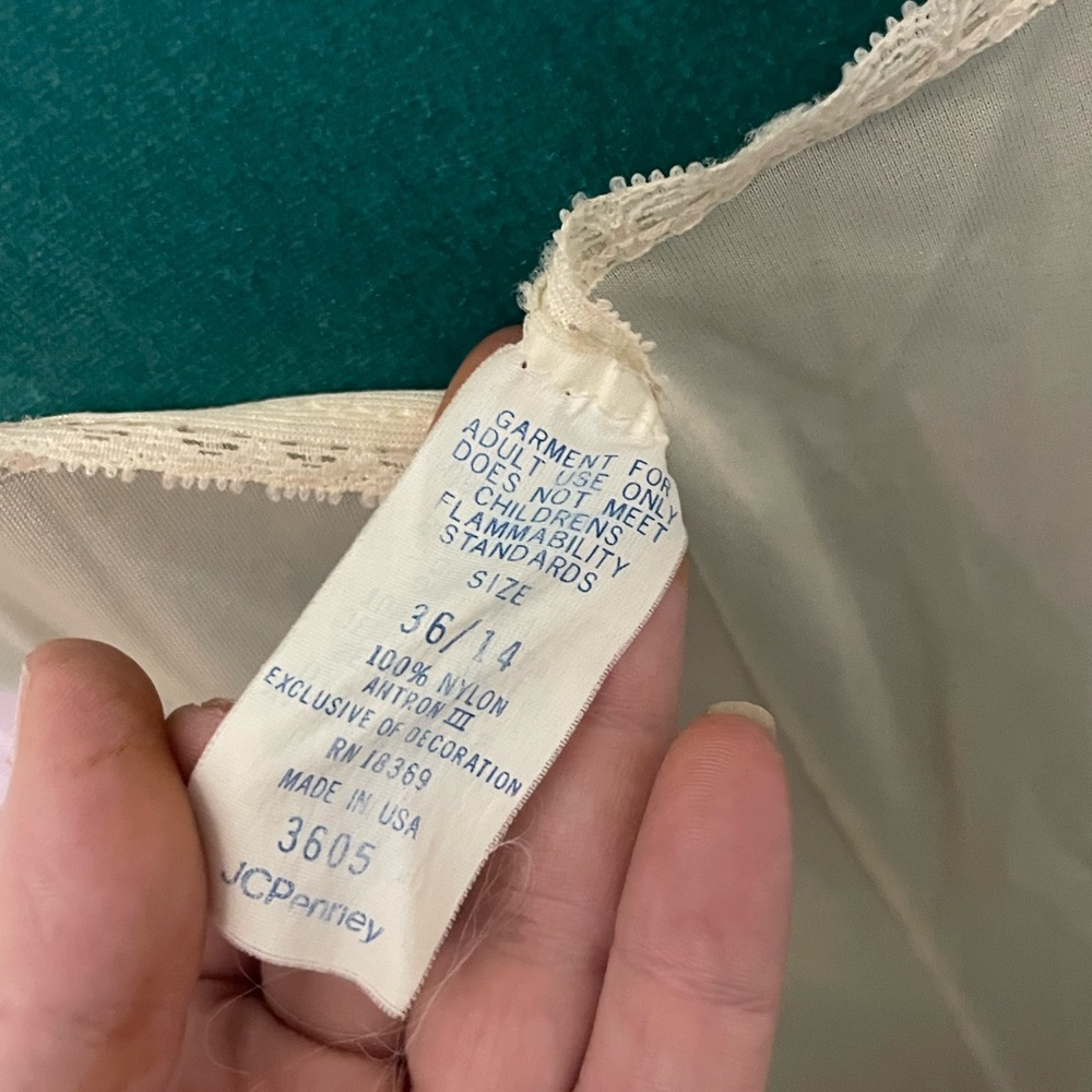 JC pennys: vintage cream slip with lace details - Picture 4 of 4